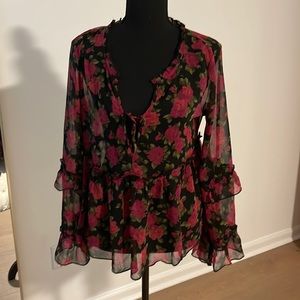 Cute Parisian top - great condition